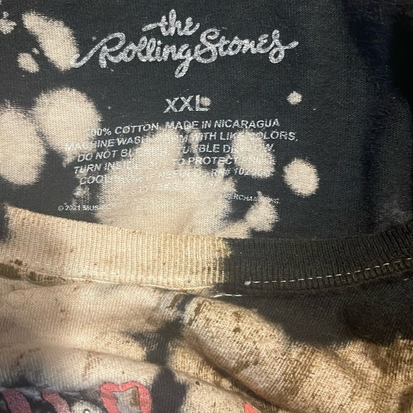 The Rolling Stones Black and Cream Tie-Dye Tee - Picture 7 of 8